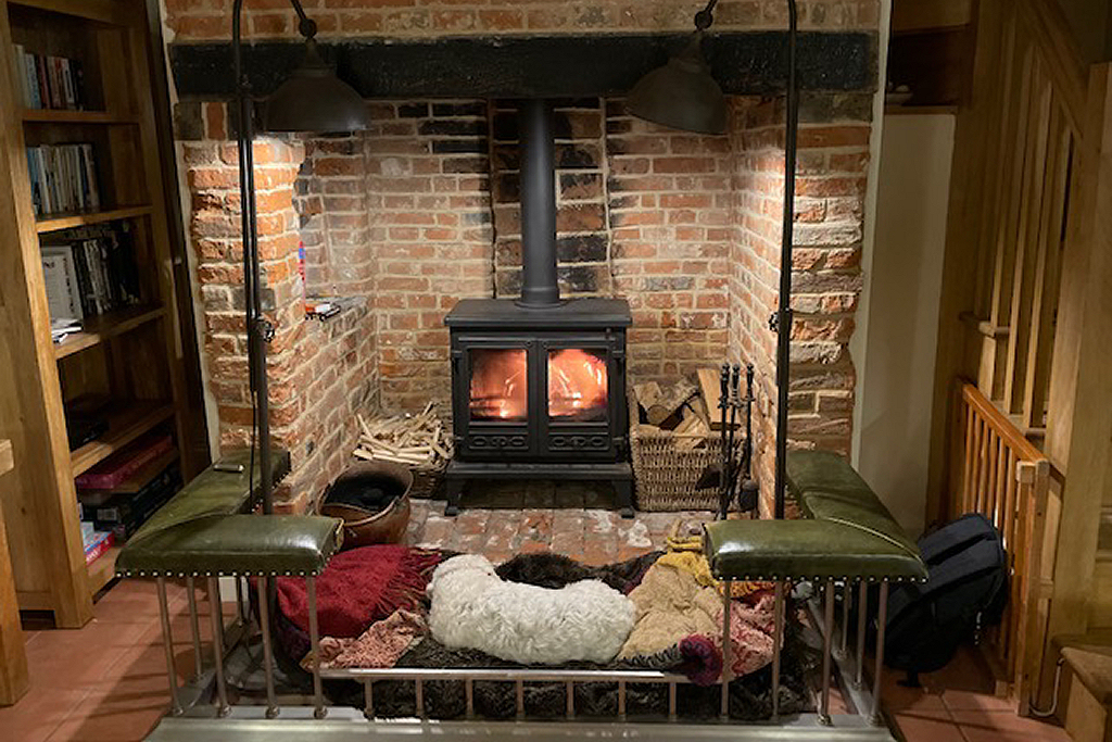 Midthatch Holiday Cottage Norfolk – Fireplace